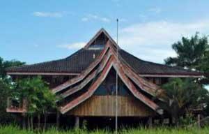 Rumah adat suku tolaki